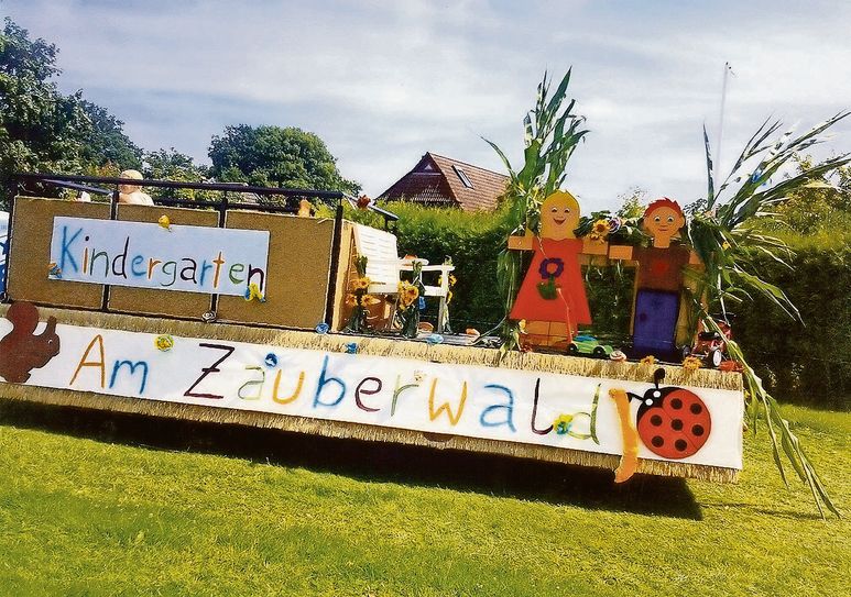 Der Erntefestumzug startet dieses Jahr in der Weide „Sandhauser Moor“, die Aufstellung erfolgt ab ab 12 Uhr.