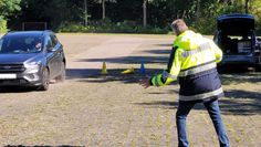 Bei dem Training wurden Vollbremsungen mit Geschwindigkeiten von 30, 50 , 60 und 90 km/h geübt.