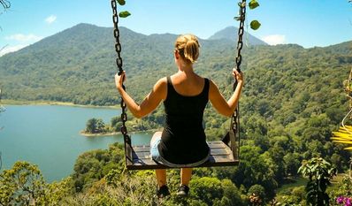 Nathalie Gerkens erlebte auf ihrer Reise tolle Momente in beeindruckenden Landschaften - wie hier auf Bali - und durfte in Australien sogar mit einem Koala kuscheln.