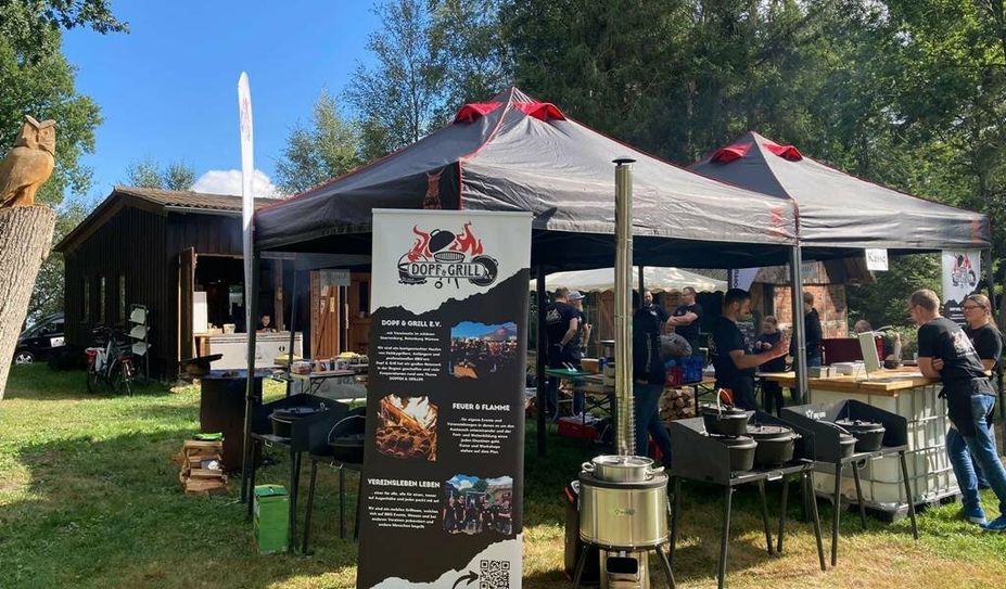 Beim Torfstecher- und Backtag wird allen ein reichhaltiges Angebot gereicht.