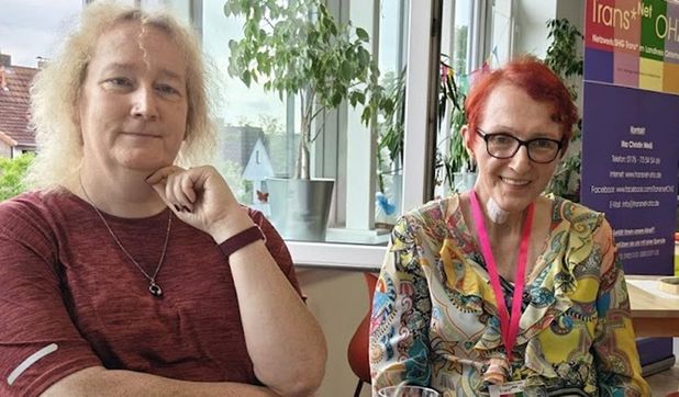 Kim M. Becker und Gründerin Ilka Christin Weiß sind heute die Ansprechpersonen bei Trans*Net OHZ.