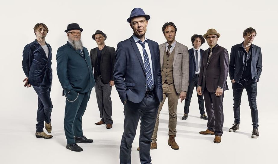 Vereinen Roots und Blues mit den Sounds der Moderne: Thorbjørn Risager & The Black Tornado.