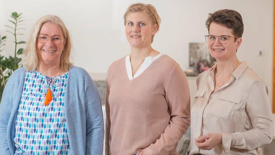Pflegedienstleiterin Sabine Caliebe, Standortleiterin Nicole Mombauer und Gesamtbereichsleiterin Tanja Beier freuen sich über die neuen Räumlichkeiten.