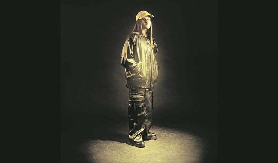 Die Sängerin zeigt inhaltlich in ihren Songs Haltung und spricht sensible Themen an.