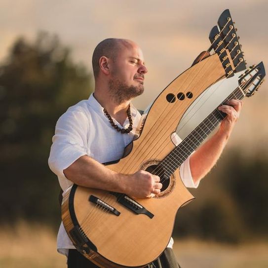 Einer der faszinierendsten Akustikgitarristen: Andy McKee