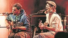 Perfektes Gitarrenspiel, guter Gesang und ein lustiges Programm warten auf das Publikum.