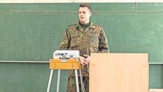 Ob künftig Zivilschutzübungen von Bundeswehrsoldaten an Schulen durchgeführt werden, ist umstritten.