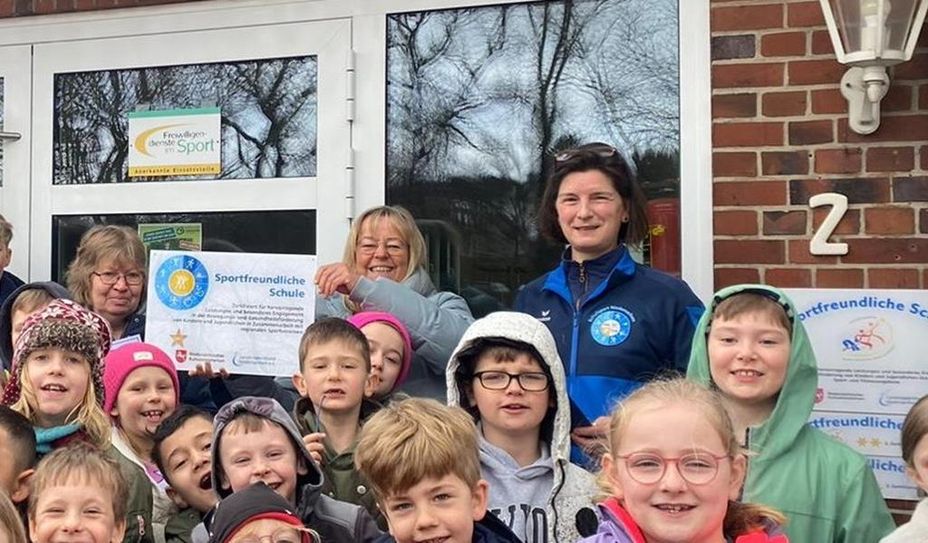 Sowohl die Kinder als auch die Lehrkräfte freuen sich über die Zertifizierung.