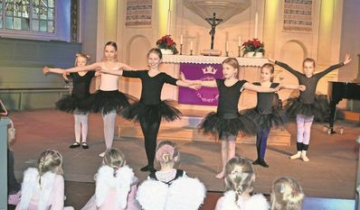 Die Mädels der Elmer Ballettschule „footsteps“ begeisterten in der Kirche.