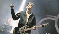 Nils Finkeisen hat Mitte der 90er den Anzeiger ausgetragen und sich vom Lohn eine E-Gitarre gekauft und wurde dann berühmt.