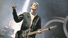 Nils Finkeisen hat Mitte der 90er den Anzeiger ausgetragen und sich vom Lohn eine E-Gitarre gekauft und wurde dann berühmt.