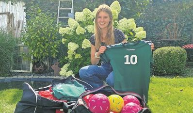 Jule Burfeind wird in Kenia Lehrkräfte unterstützen und Kindern den Handballsport näher bringen. Der TSV Bremervörde stellte einen Trikotsatz zur Verfügung.