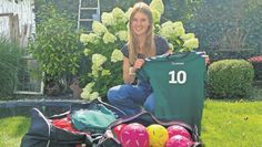 Jule Burfeind wird in Kenia Lehrkräfte unterstützen und Kindern den Handballsport näher bringen. Der TSV Bremervörde stellte einen Trikotsatz zur Verfügung.