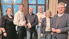 Léo (2. v. l.) und Elouan (4. v. l.) freuen sich auf eine spannende Zeit in Ritterhude.