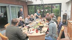 Hesedorf (eb). Die SPD-Bremervörde veranstaltete zum Ende der Sommerferien ein Grillfest und leitete damit ihre politische Arbeit wieder ein. Neben der Vorsitzenden Doris Brandt kamen auch Vertreter:innen des Stadtrats und einige Mitglieder zusammen. Die Runde setzte sich mit politischen Themen aus dem Landkreis, Niedersachsen und der Bundesregierung auseinander. Auch für die Arbeit vor Ort sei der persönliche Kontakt zu den Bürger:innen die beste Methode, um herauszufinden, welche Probleme sie beschäftigen.