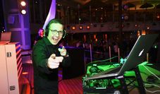 Top-DJ Jannik Heinsohn ist ein Highlight beim Zeltevent.