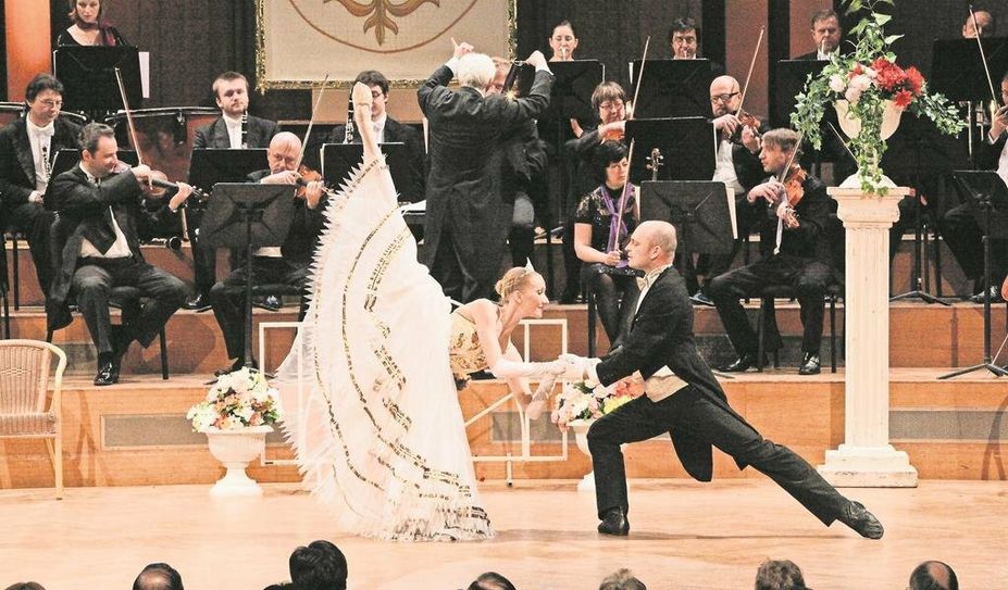 Das Musiktheater Prag glänzt mit guter Musik und atemberaubenden Tanzschritten.