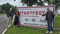 Ricky Holsten von der Sparkasse, Carolin Novak von der Osterholzer Stadtwerken und Partymacher Sebastian Dippe.