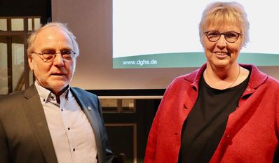 Hans-Helmut Pein (Seniorenbeirat Worpswede) und Elke Neuendorf (DGHS).