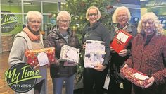 Verteilen Geschenke an Kinder von Tafelkunden: Tafelleiterin Karin Brünjes - (v. li.), Waltraud van Rahden (Tafel), „My Time“-Leiterin Ute Wienberg sowie Ursula Klöres-Hollmann und Petra Fischer vom Kinderschutzbund.