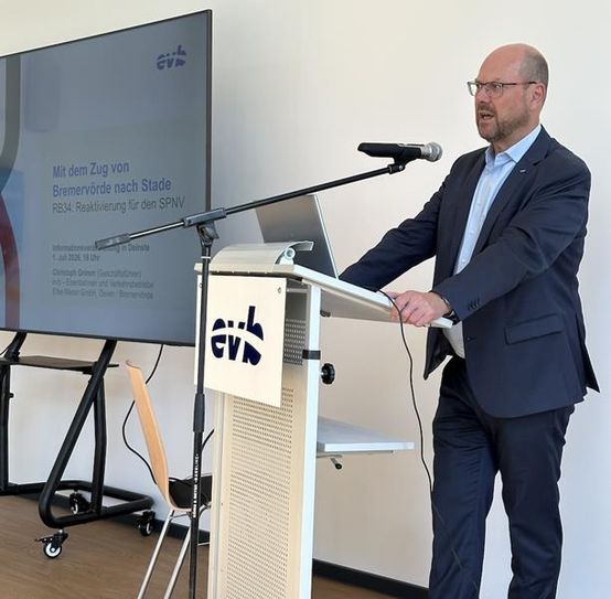 evb-Geschäftsführer Christoph Grimm erklärte den aktuellen Stand zur Streckenreaktivierung.