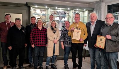 (v. l.) Jens Grochau, Bruno Brodtmann, Jürgen Bredehöft, vorne Silke Höllings-Bredehöft, Petra Grochau, Nicola Zeidler, Günther Falk, Torsten Schreiber Wolfgang Postel, hinten Malin Möller