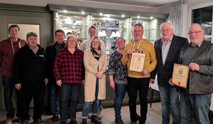 (v. l.) Jens Grochau, Bruno Brodtmann, Jürgen Bredehöft, vorne Silke Höllings-Bredehöft, Petra Grochau, Nicola Zeidler, Günther Falk, Torsten Schreiber Wolfgang Postel, hinten Malin Möller