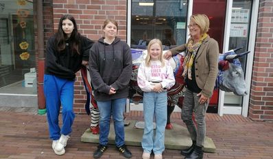 Emmy (v. li.), Lilia und Aileen waren mit Anzeiger-Mitarbeiterin Ellen Schuckert in der Stadt unterwegs und haben einiges entdeckt, das ihnen nicht gefällt