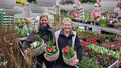 Angela Mahnken und Dörte Griemsmann freuen sich auf das Marktwochenende.