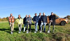 Die Initiatoren freuen sich auf das neue Feuerwehrhaus.