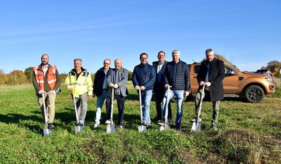 Die Initiatoren freuen sich auf das neue Feuerwehrhaus.