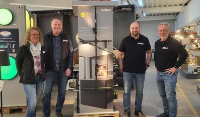 Das Team von Brilliant freut sich auf die Kunden und steht ihnen bei Fragen zur Verfügung.