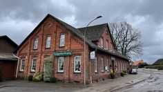 Wer sich vorstellen kann, den Landgasthof Oerding zu übernehmen, kann sich jederzeit im Gasthof melden.