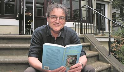 Markus Tönnishoff hat bereits für die Welt, Berliner Zeitung und den Weser-Kurier geschrieben.