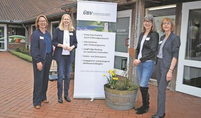 Ilka Holsten-Poppe, Janina Tiedemann, Bernadette Nadermann und Johanna Meeske freuen sich über den guten Zuspruch beim Netzwerktreffen des ÜBV.