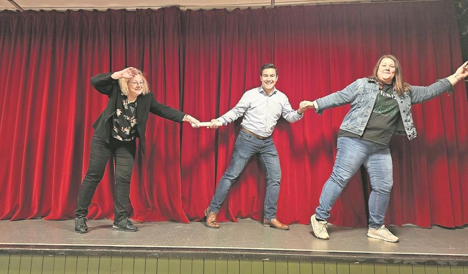 Astrid Gries (links) mit dem neuen stellvertretenden Vorsitzenden Timon Finke und der neuen TiO-Chefin Tina Stelljes. Foto: cne