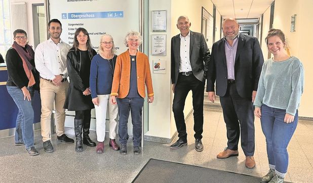 Schon Anfang des kommenden Jahres wird die Stadt mit ihren Akteuren um Bürgermeister Torsten Rhode (3. v. r.) in das Bundesprogramm aufgenommen.