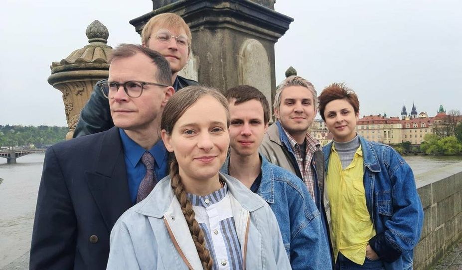 Das Ensemble von „Über den Zaun“.