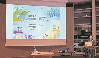 Dr. Björn Büter berichtete über kommunale Maßnahmen zur Anpassung an Klimawandel-Folgen.