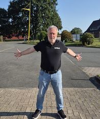 Noch ist der Parkplatz leer, doch schon bald finden Kunden dort eine große Auswahl an Innen- und Außenleuchten.