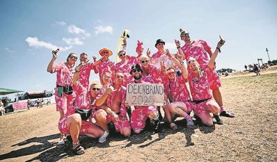 Die Mitglieder der Schützengesllschaft haben schon ihre Tickets für das nächste Jahr gekauft.