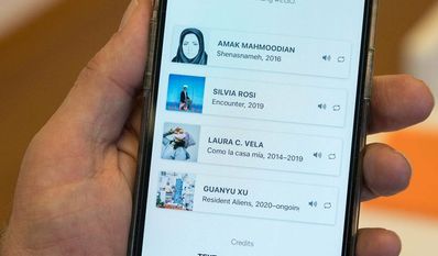 Der digitale Audioguide bietet Informationen zu allen künstlerischen Positionen der Hauptausstellungen.