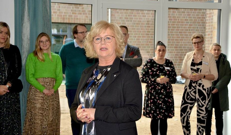 Gabriele Gallinat, Prokuristin der Betreibergesellschaft Tegeler Pflege und Gesundheit in Wunstorf, freut sich über die Neubau.