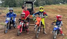 Die Veranstaltung bietet den kleinen Motorcross-Fans eine Gelegenheit, sich in dem Sport auszuprobieren.