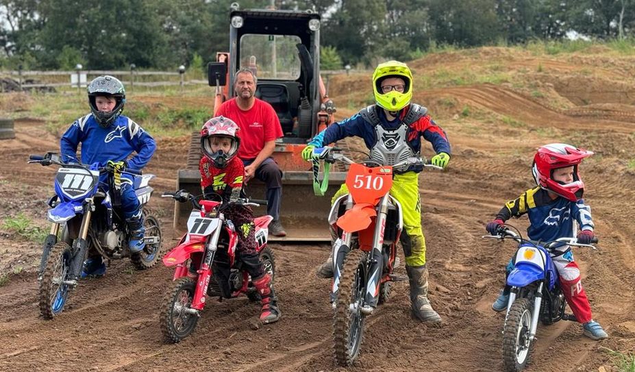 Die Veranstaltung bietet den kleinen Motorcross-Fans eine Gelegenheit, sich in dem Sport auszuprobieren.