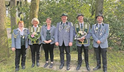 Die amtierenden Majestäten Aenne Holm und Leon Brandt mit ihren Begleitern freuen sich auf tolle Festtage mit vielen Gästen auf dem Festplatz.