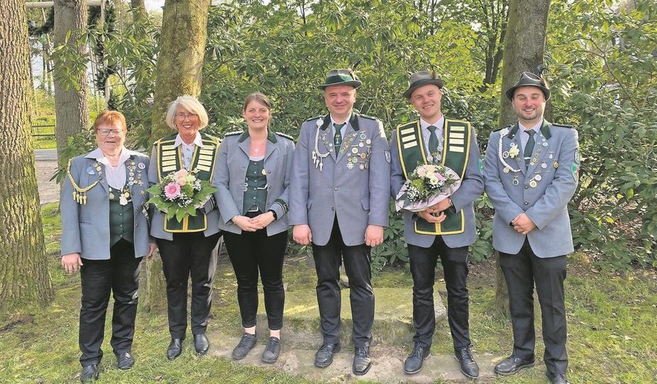 Die amtierenden Majestäten Aenne Holm und Leon Brandt mit ihren Begleitern freuen sich auf tolle Festtage mit vielen Gästen auf dem Festplatz.