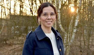 Melanie Blank unweit ihres Zuhauses, das sie mit ihrem Ehemann und den zwei Kindern bewohnt.