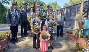 Stolz präsentiert sich das neue Königshaus.