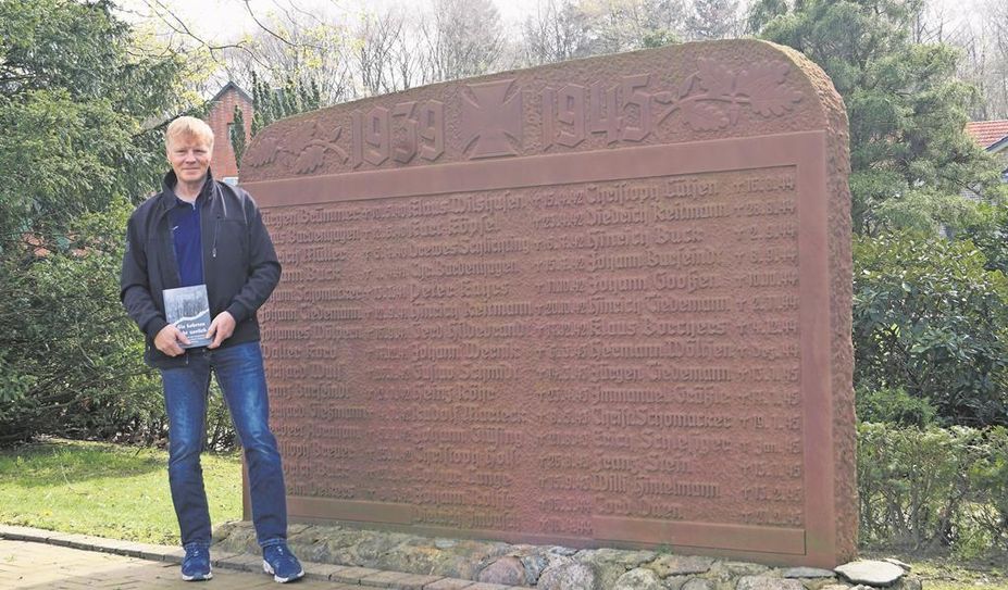 Der Ort, an dem Siegfried Bardenhagens Reise in die Geschichte Elmer Familien begann: Gedenktafel für gefallene Soldaten auf dem Elmer Friedhof.